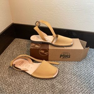 Pons sz 9 camel/mustard/tan sandals